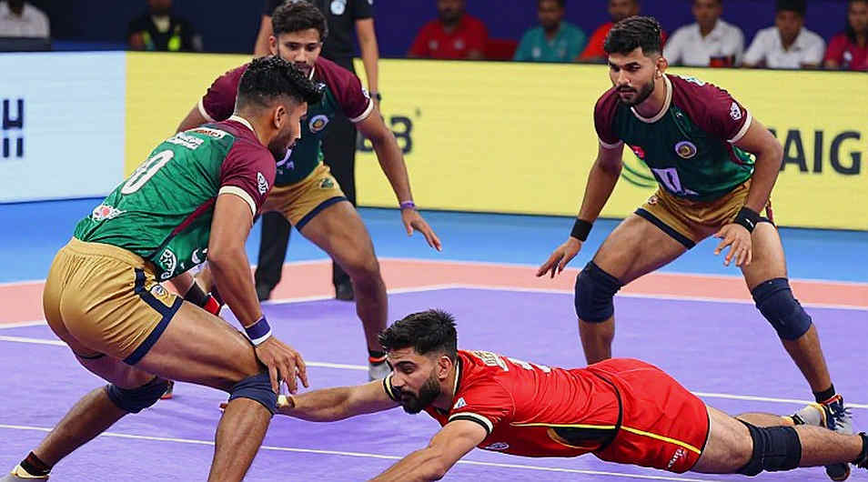 ৪ দিনে ৪ ম্যাচ: কাবাডি সেমিফাইনালের আসল হিসাব স্কোরবোর্ডে নেই
